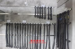 滬光HG5125CCQ畜禽運輸車用的康明斯ISDe180 40發(fā)動機(jī)的配件及修理