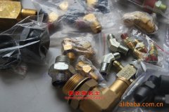 圣寶SB3250B自卸汽車用的三菱6D24發動機的配件及保養